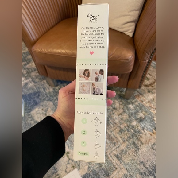 Amazing Baby - Sensory Muslin Swaddle Blanket Zebra Black & White Print - Picture 2 of 4